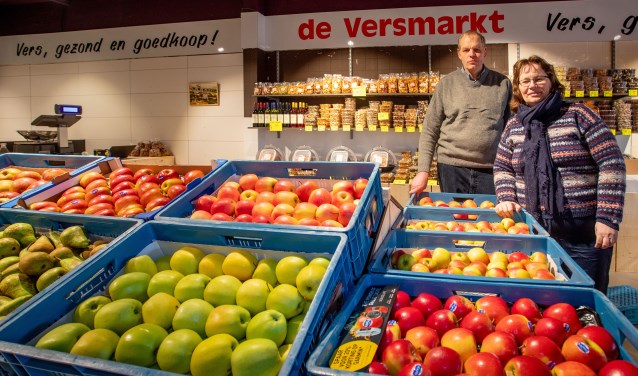 Fred Dalhuisen en zijn vrouw runnen de nieuwe groentenzaak in De Oostermeent.