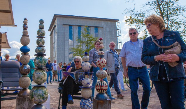 De kunst- en cultuurmarkt staat ook dit jaar weer gepland tegelijkertijd met het Oldtimers Festival Huizen op 7 september.