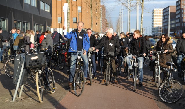 Energieke IJburgers op de fiets tijdens de duurzame tour van januari 2017. Ook dit was een initiatief van Natuurlijk IJburg.