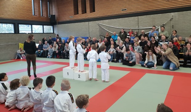 Veel ouders, broertjes en zusjes waren meegekomen om de deelnemers aan te moedigen.