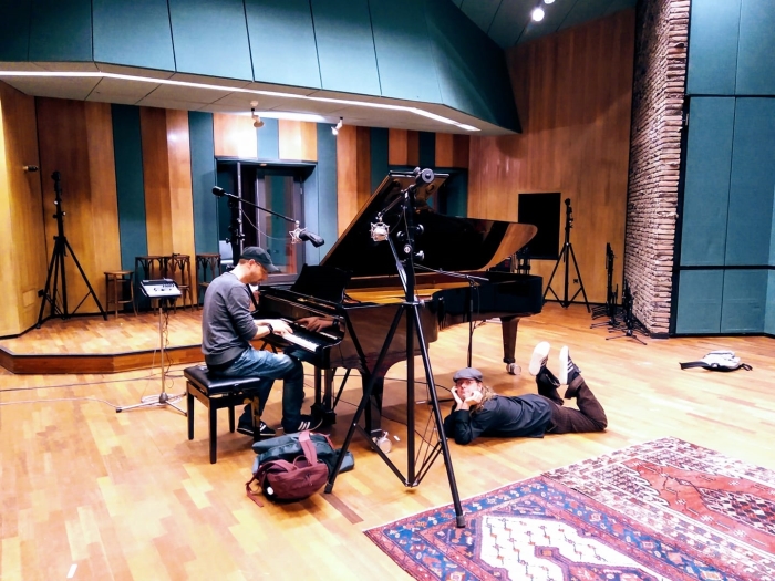 v.l.n.r. De workshopdocenten: Niels Vermeulen (muziek) & Marius Bruijn (theater)