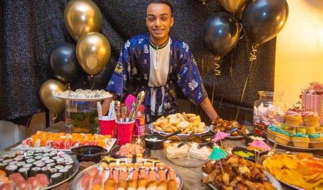 King Faise' wist als socialemediabekendheid veel zaken voor niets te regelen voor zijn verjaardagsfeest.