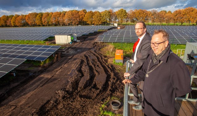 19.000 zonnepanelen vormen sinds oktober de zonneweide in Eemnes.