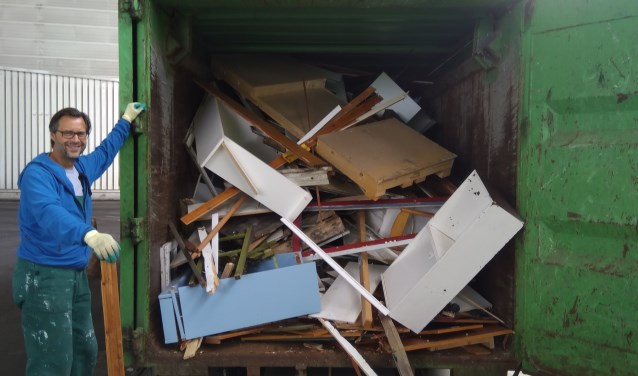 Kees Hogenbirk heeft vier afvalcontainers van de GAD ondersteboven gekeerd om de waarde van ons afval te bepalen.