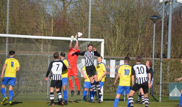 Spelsituatie vanuit een corner.