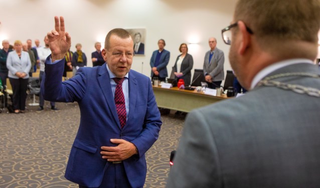 Theo Reijn legt de eed af.