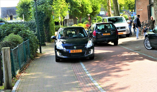 De fietsstraat wordt door veel mensen als onveilig ervaren.