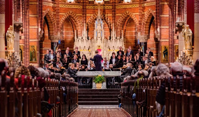 Uitvoering van het Bachkoor in de Sint Vituskerk van vorig jaar.