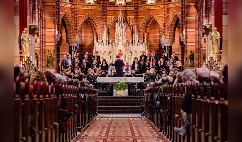 Uitvoering van het Bachkoor in de Sint Vituskerk van vorig jaar.