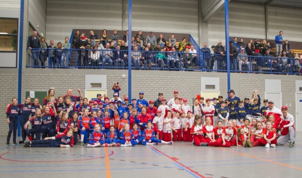 Zo'n 250 mensen waren aanwezig in sporthal De Meent.