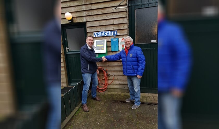 Bob Veldkamp (l) en Eric Geelhuysen, voorzitter BPV BELangrijk.