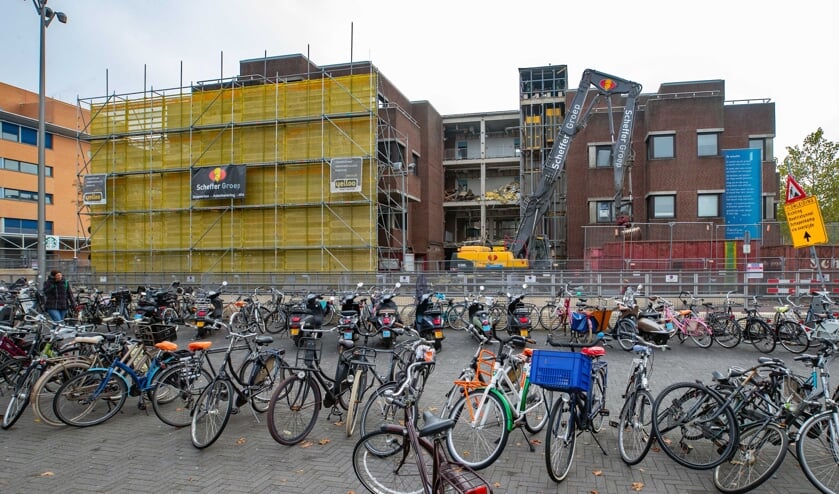 In november vorig jaar was het nog een grote fietsenbende voor het station.