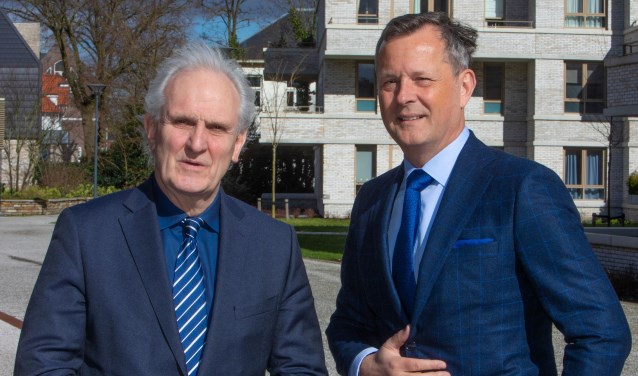 Pieter Broertjes samen met de commissaris van de Koning, Arthur van Dijk.