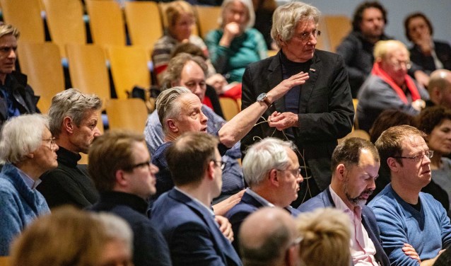 Naast de tweejaarlijkse architectuurprijs verzorgt de stichting ook discussiebijeenkomsten, zoals in februari over de plannen voor het stationsgebied.