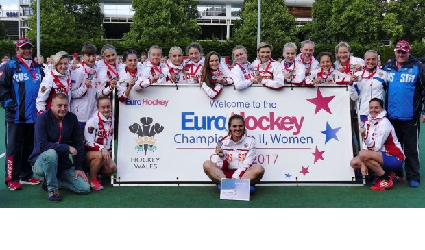 Het Russisch dameshockeyteam komt naar Huizen voor een oefenwedstrijd.