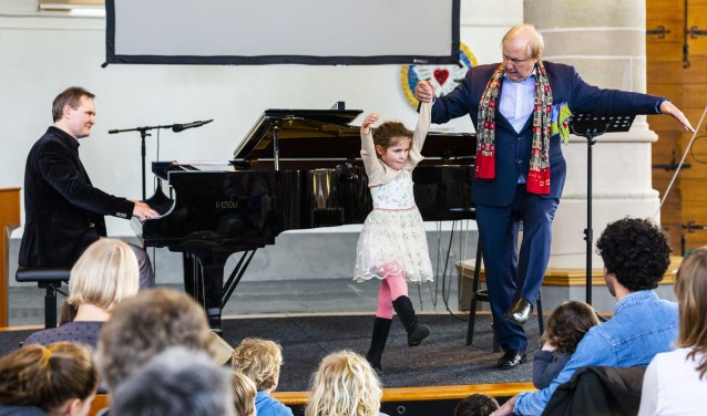 Isabel zit op ballet en durfde dat op het podium te laten zien.