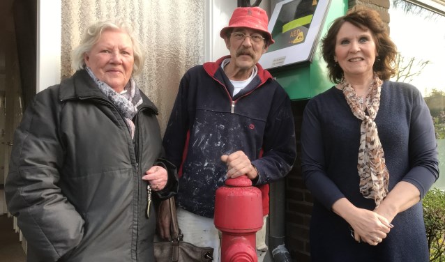 V.l.n.r.: Buurtbewoonster Truus Roukema, Bertus Bouman en initiatiefneemster Jolanda Graafsma.
