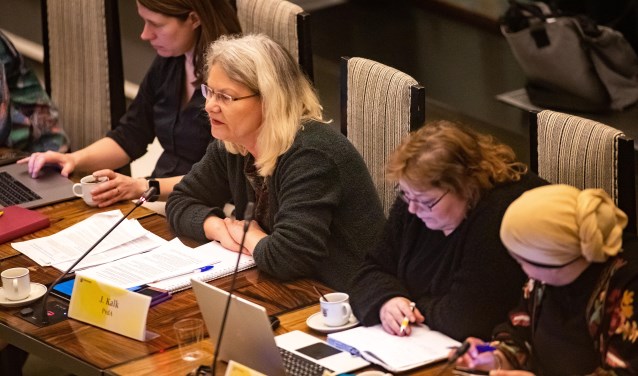 Jacqueline Kalk (PvdA) verwijt de meerderheid van de raad 'lichtzinnigheid'.