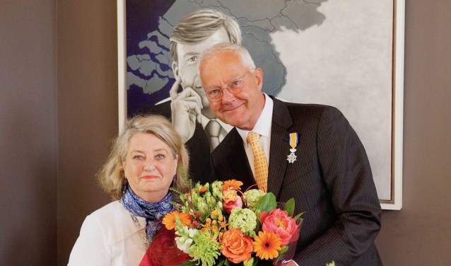 Jan Rinzema samen met burgemeester Kruisinga.