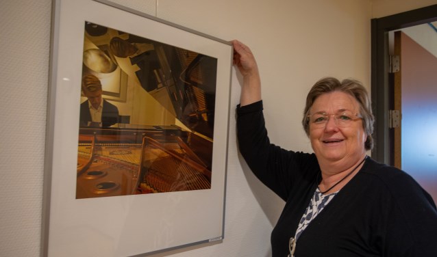 Carla koos zelf deze foto van een pianospeler die mooi reflecteert in de vleugel.