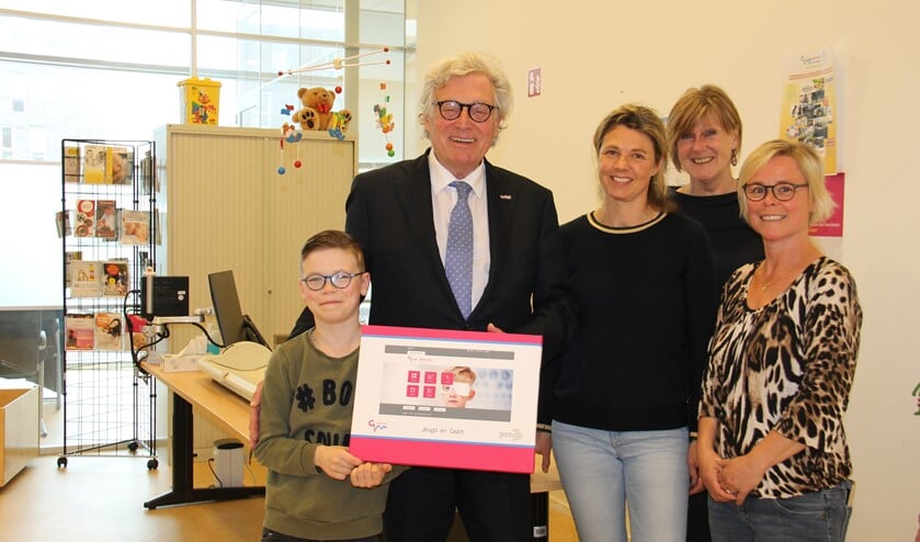 Wethouder Gerard Knoop (Blaricum) is blij met het digitaal klantportaal.