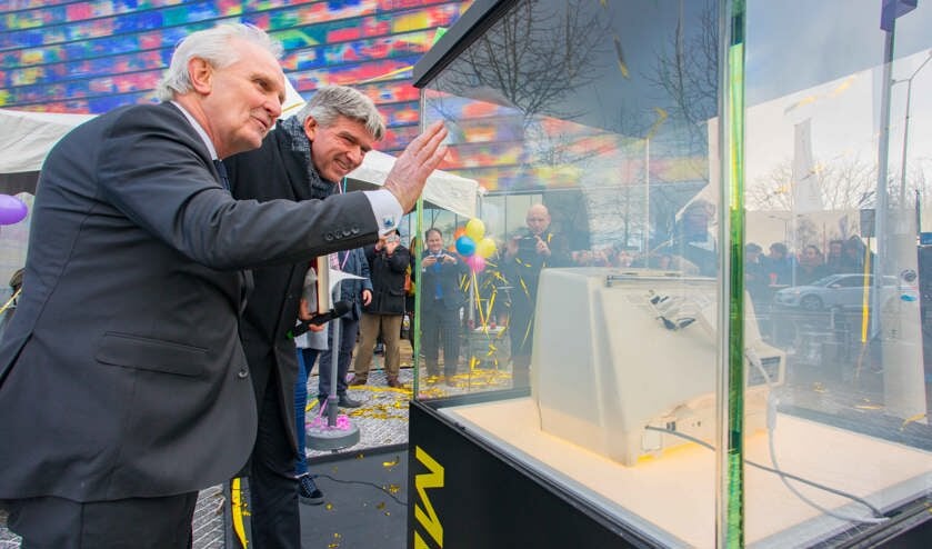 Burgemeester Pieter Broertjes en wethouder Wimar Jaeger bij de opening van de Media Mile.