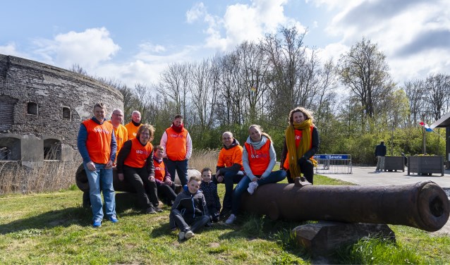 (vlnr) Ron, Robin, Mathé, Maurice, Wil, Femke, Bjorn, Anne en Wendy. Vooraan: toekomstige fotografen Ruben en Sara. Fotografen Christian, Arnold en Ewald ontbreken.