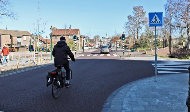Via de 'As van Allure' moet je langzaam rijdend de binnenstad in