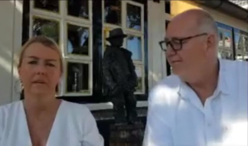 Beemsterboer en Bruintjes op het terras bij Moeke Spijkstra.