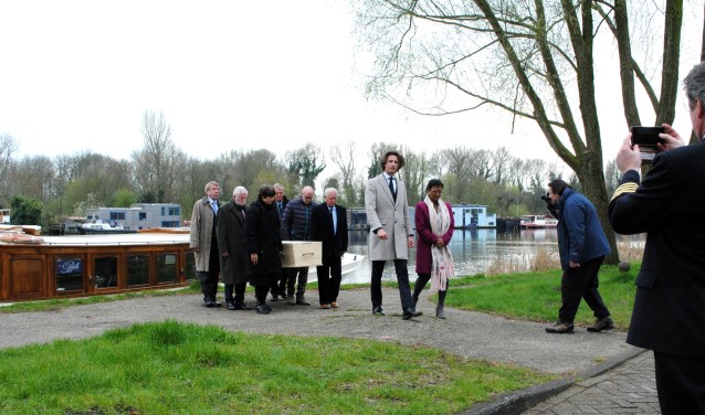 De proefuitvaart was over de Amstel, maar op- en afstappen kan straks ook in Diemen.