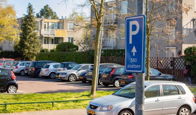 Hoge parkeerdruk en veel smalle parkeerplekken in de buurt rondom Tergooi.