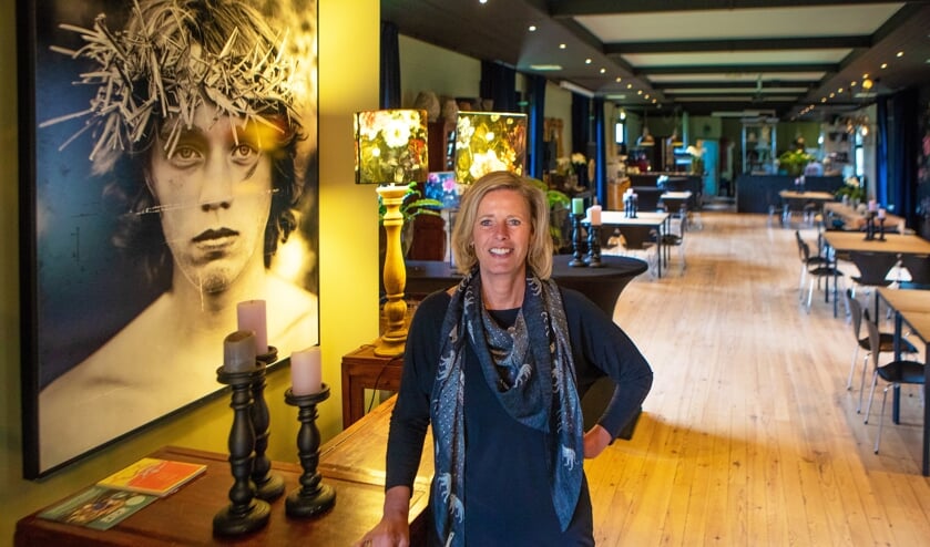 Hella van Zijtveld in de Loods van Fier Bussum.
