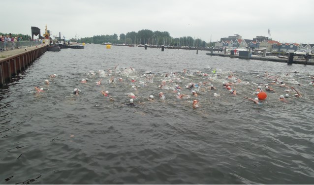 Triathlon Huizen kan gelukkig ook dit jaar weer van start gaan door de inzet van vele vrijwilligers.