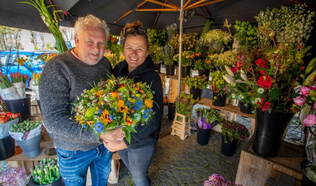 Dick en Elena vertrekken naar Spanje.
