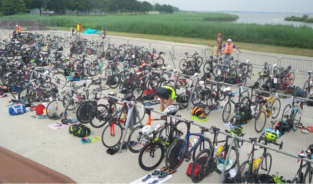 Om honderden sporters veilig te kunnen laten deelnemen, zijn veel vrijwilligers nodig.