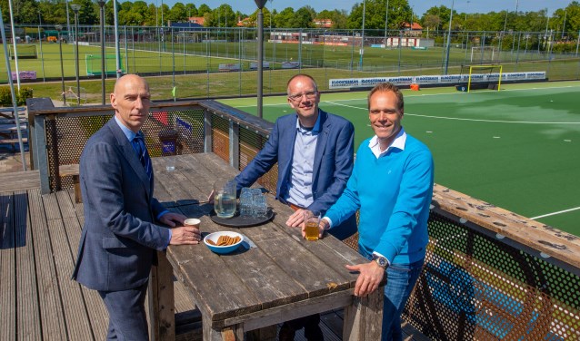 De veldwissel is een herenakkoord tussen de gemeente, NVC en HC Naarden.