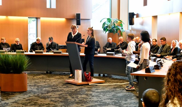 De herdenkingsbijeenkomst in het gemeentehuis.