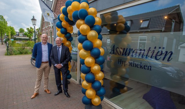 Isaäc Hage en Cees Van der Roest voor het nieuwe kantoor.