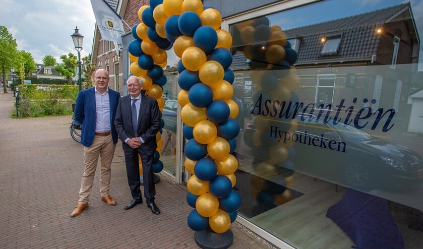 Isaäc Hage en Cees Van der Roest voor het nieuwe kantoor.