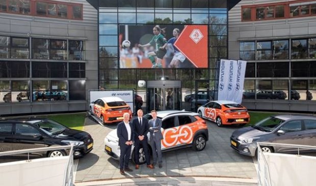 Jean-Paul Decossaux - commercieel directeur van de KNVB, Robert van Barneveld – Directeur Hyundai Wittenberg, Jeroen Tas – Marketing Director Hyundai Motor Nederland.