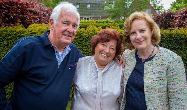 Piet en Ida Verkerk met wethouder Marlous Verbeek, die het paar kwam feliciteren.