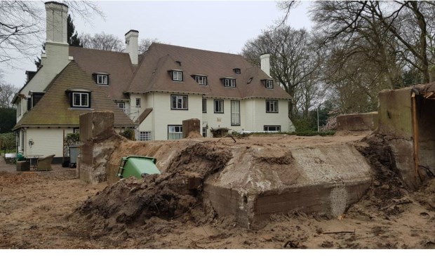 De villa met de bunker, die nu gemeentelijk monument is na onder andere onderzoek van de Welstandscommissie.