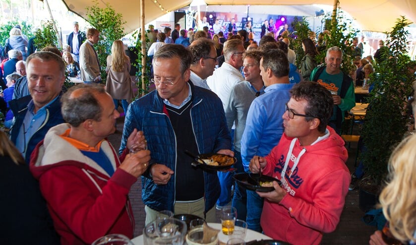 Het Huizer Vis Festijn van Rotary Huizen is uitgegroeid tot een goedlopend evenement om geld in te zamelen voor goede doelen.