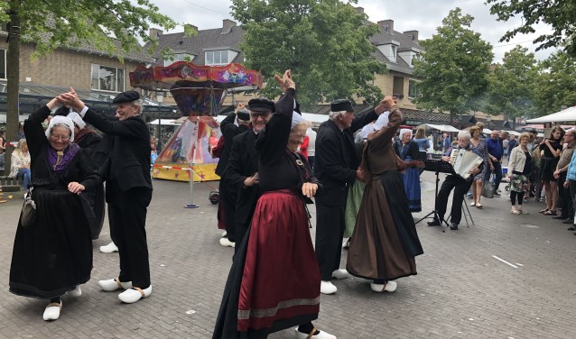De Klepperman van Elleven in actie tijdens de Huizerdag.