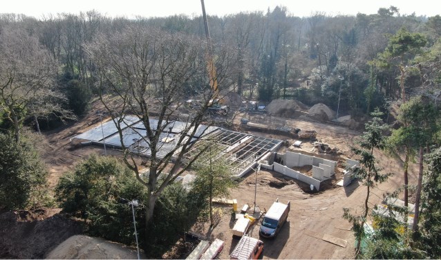 De bouwplaats in Laren.