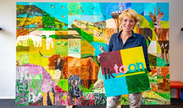 Monique van Wijk en het schilderij.