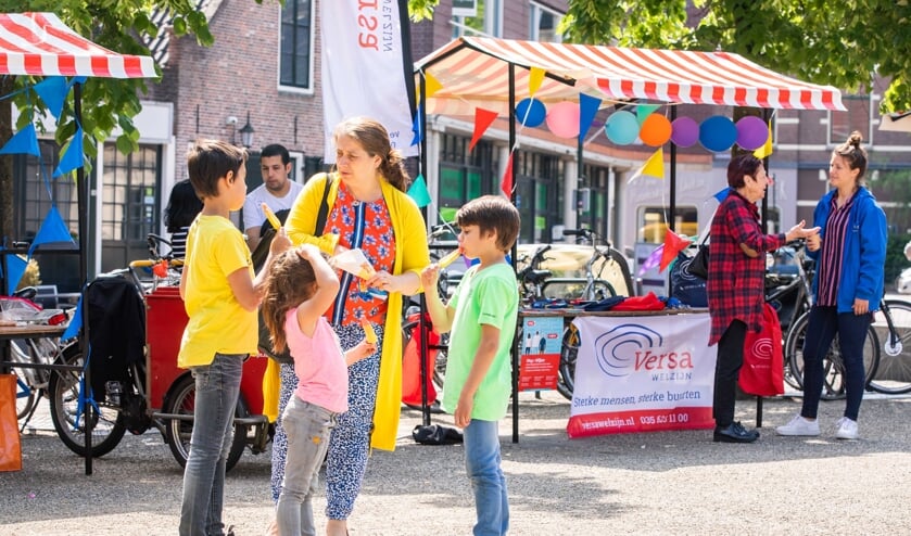 Tijdens de officiële opening van het wijksteunpunt was er feest op de Kerkbrink.