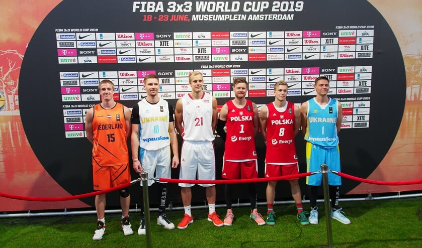 Remco Frankin, links, met zijn tegenstanders van de Dunkcontest.