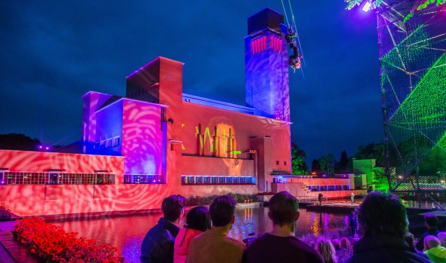 Het raadhuis tijdens Dudok in Concert in 2017.