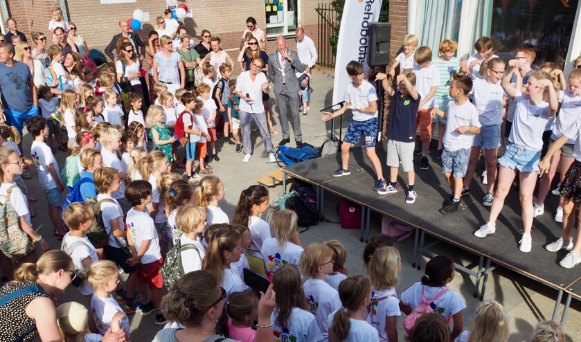 Zingen en dansend de feestweek in.